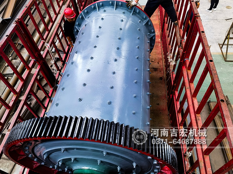 還在為礦石粉碎發愁？球磨機：干濕兩用,輕松制取1500目細粉!